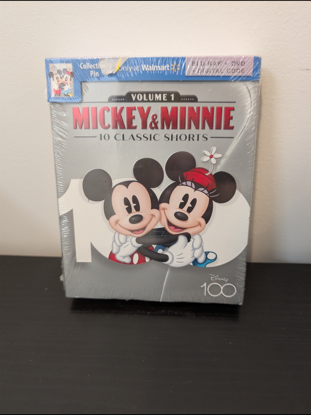 Disney 100 Mickey & Minnie  10 Classic Shorts Blu-ray/DVD + LE Disney Pin
